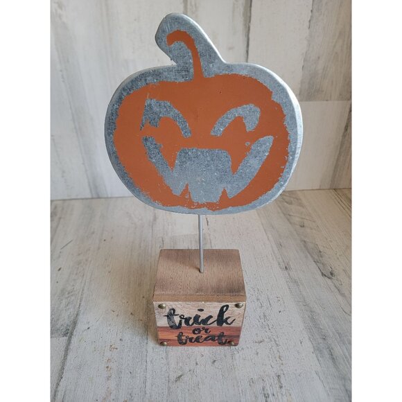 Pumpkin trick or treat centerpiece Halloween home decor sign - Picture 1 of 8